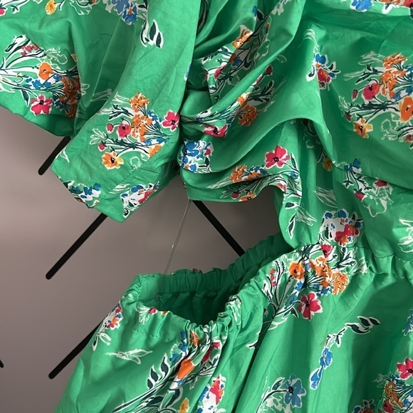 Beautiful summer dress. Puff sleeves and cut out - Picture 5 of 7